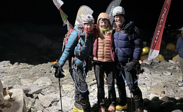  Melbourne Teen Bianca Adler Becomes Youngest Australian Woman to Scale Mount Everest
